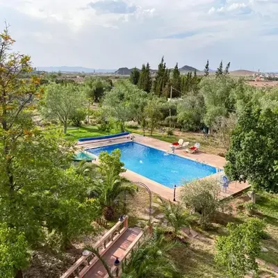 Maison avec piscine et grand jardin 1 hectare