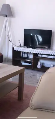 a living room with a television on a table at Appartement cosy et discret in Marrakech