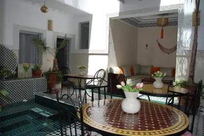 a living room with a vase on a table at Riad privatisé Magnolia in Marrakech