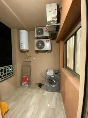 a laundry room with a washing machine and a window at Appartement a loué pour les familles in Marrakech