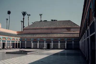 a building with a courtyard with palm trees in the background at Magnifique Duplex à Marrakech in Marrakech