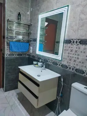 a bathroom with a sink and a mirror at Appartement de luxe à 7 min de Centre de ville a petit prix pour passer un agréable séjour in Marrakech