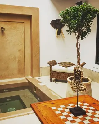 a room with a table and a potted tree at Riad Les 5 Soeurs in Marrakech