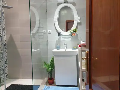 a bathroom with a sink and a mirror at Bel appartement moderne au cœur de guelize in Marrakech