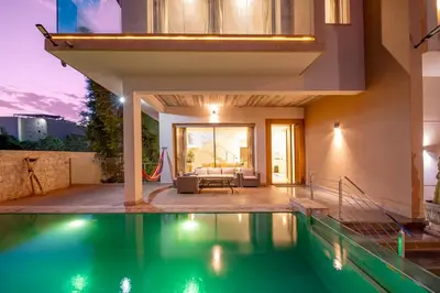 a house with a swimming pool and a patio at Villa moderne avenue M6 in Marrakech